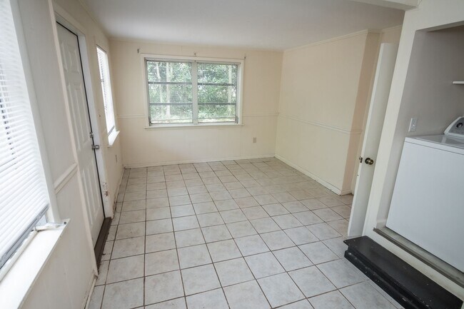 Building Photo - 175 Habersham Way