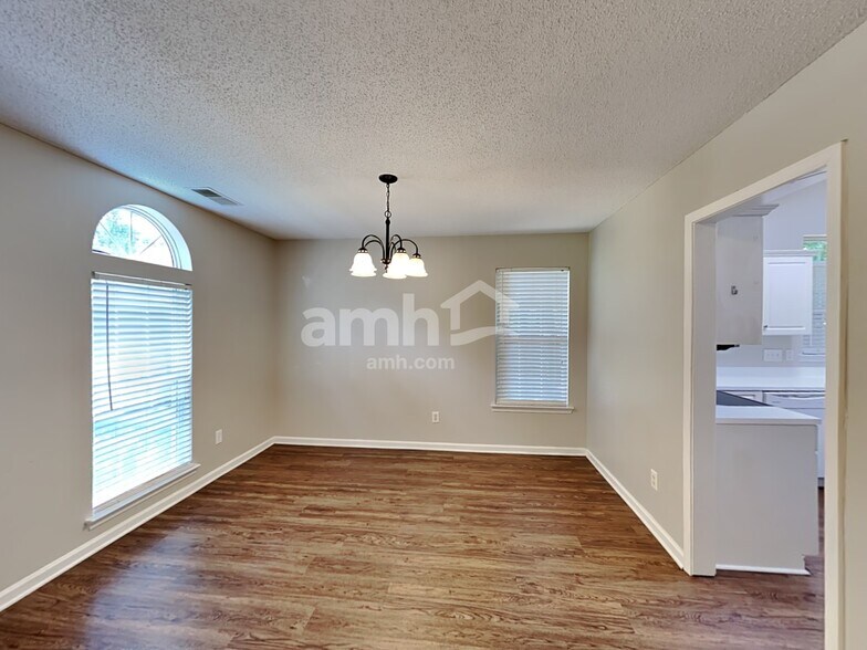 Building Photo - 1720 Silverberry Ct