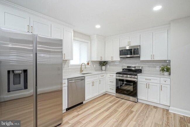 Building Photo - 10 Garfield Ave