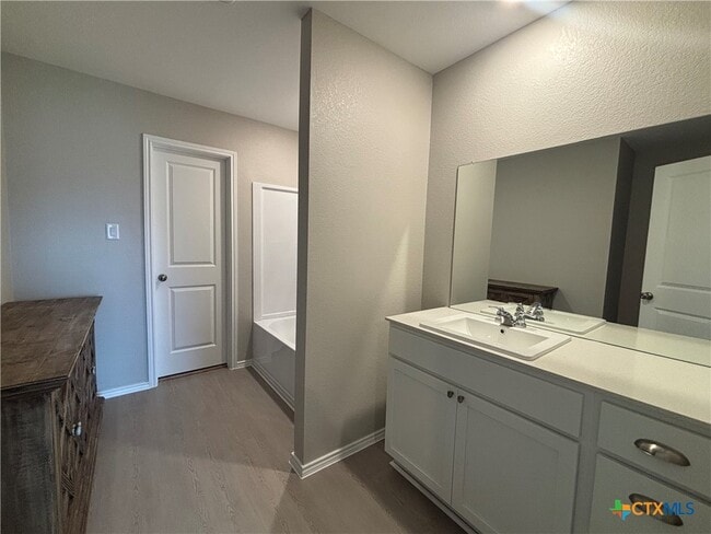 Building Photo - 321 Bertram Oaks Dr