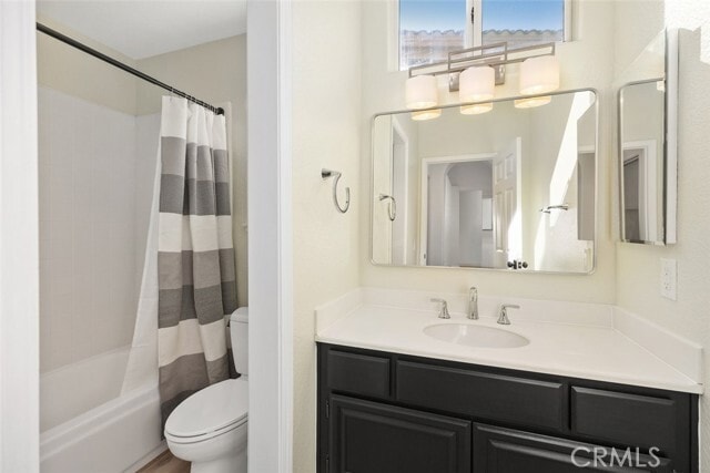 Building Photo - 2 Crystalglen