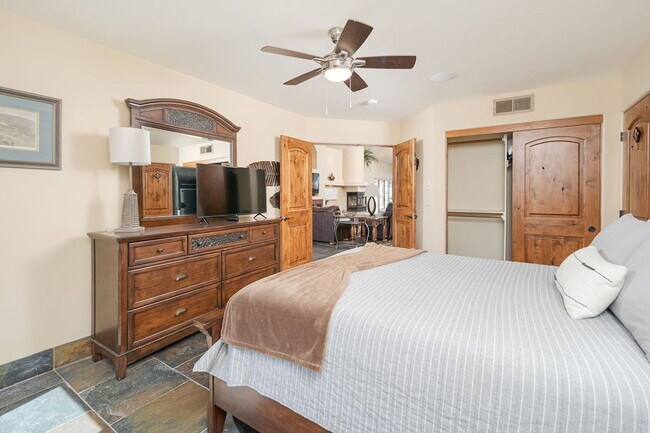 Building Photo - 4725 N Brookview Terrace