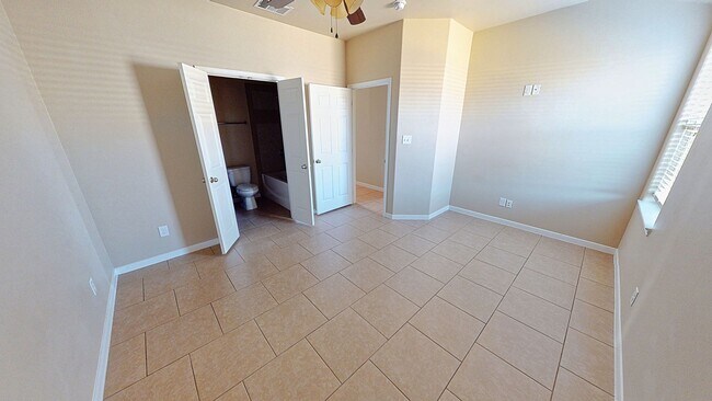 Building Photo - 1307 Loyal Ln