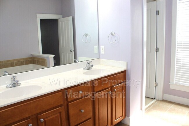 Building Photo - 107 Bridgegate Dr