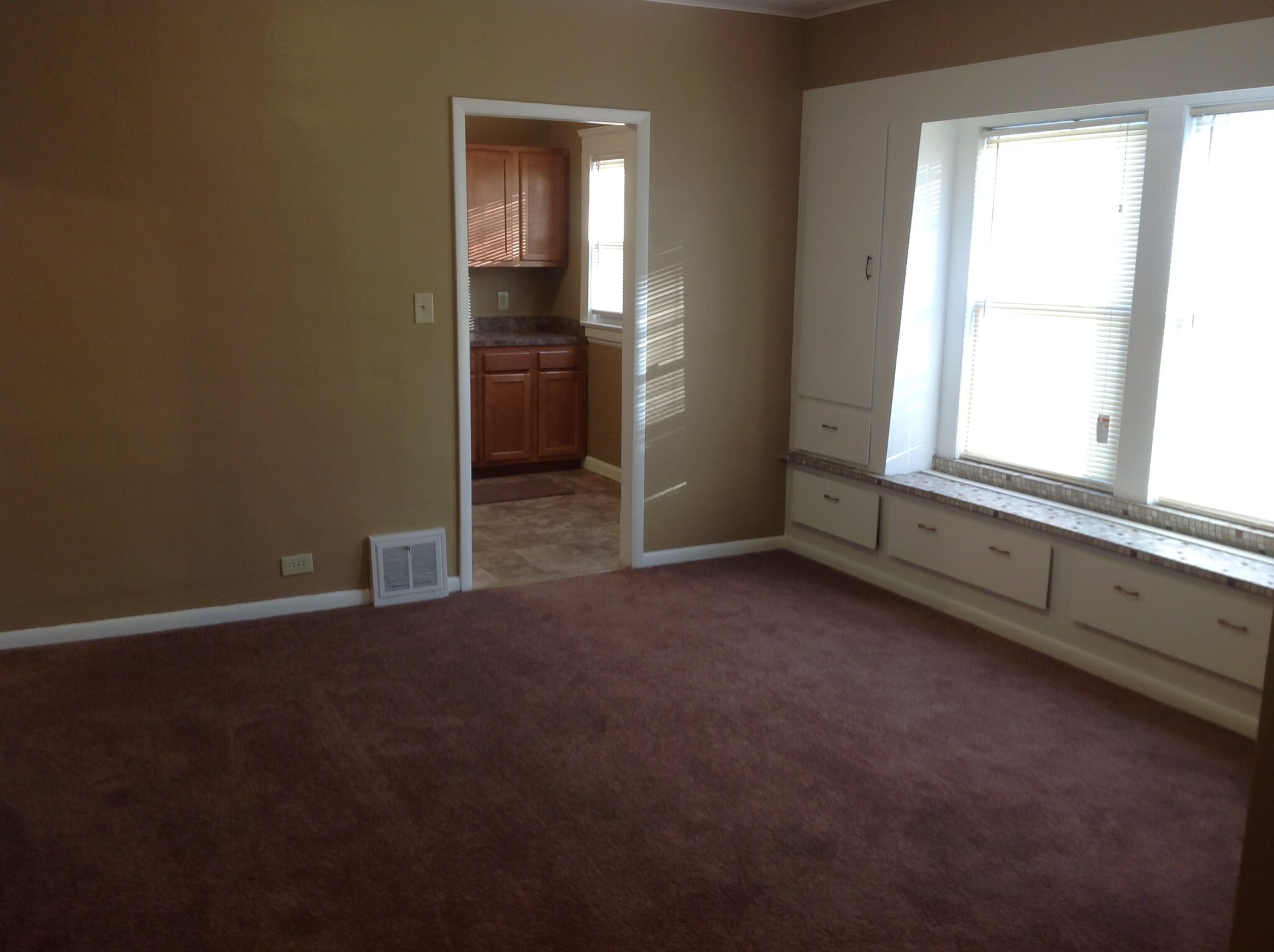 Building Photo - 4027 E 52nd St