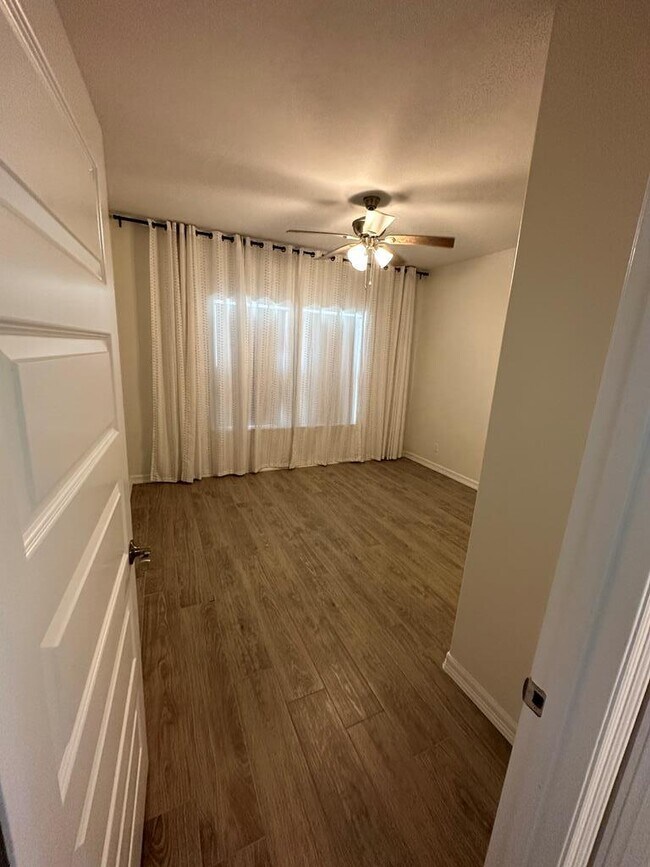 Building Photo - 113 Torrey Pines Dr