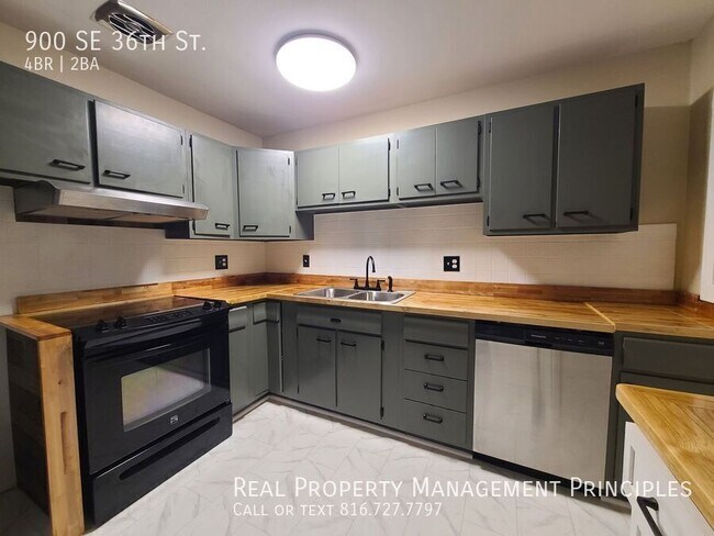 Building Photo - 900 SE 36th St