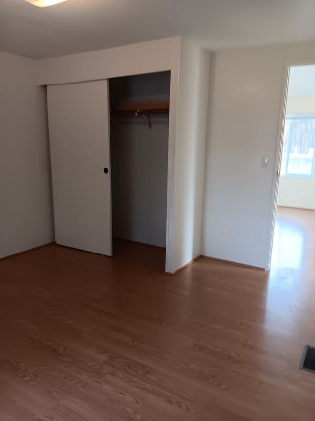 Building Photo - 4 Bed House in Cove