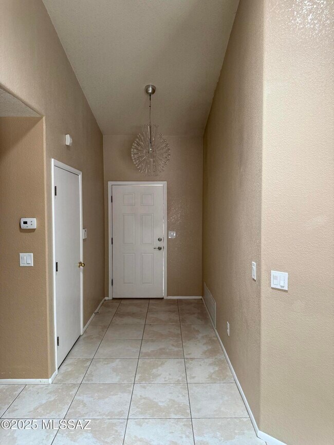 Building Photo - 8041 S High Canyon Dr