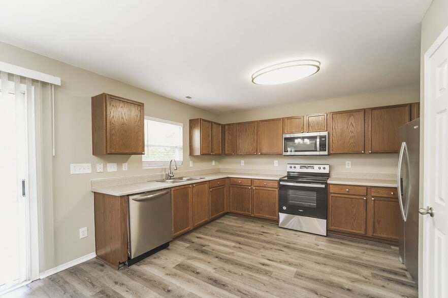 Building Photo - 3804 Larkhaven Village Dr