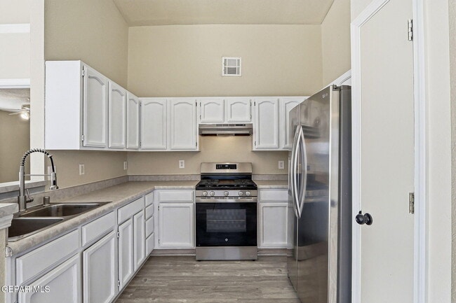 Building Photo - 11764 Balladeer Ave