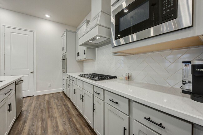 Building Photo - 21820 Enchanted Rock Dr N