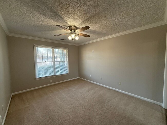 Building Photo - 2/2 Townhome Available Now!!