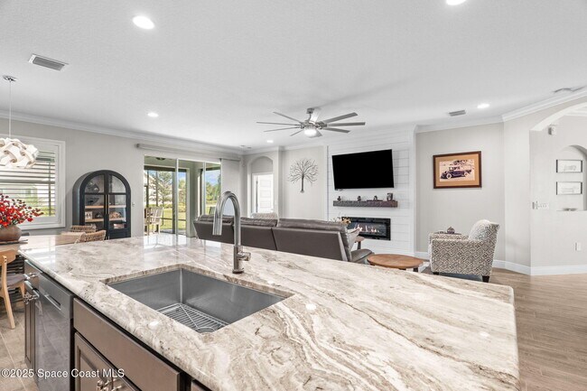 Building Photo - 2718 Addison Dr