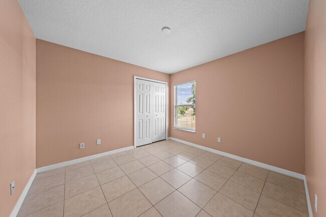 Building Photo - 4 Bedroom 3 Bath Home - Kissimmee ~ Southport Bay Community