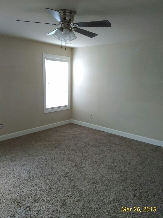 Building Photo - 3 Bedroom 2.5 Bath Townhome with Garage for Rent in Cooper Sq Neighborhood