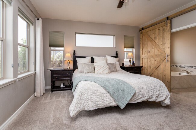 Building Photo - Spacious 4-Bedroom Home in Prestigious For...
