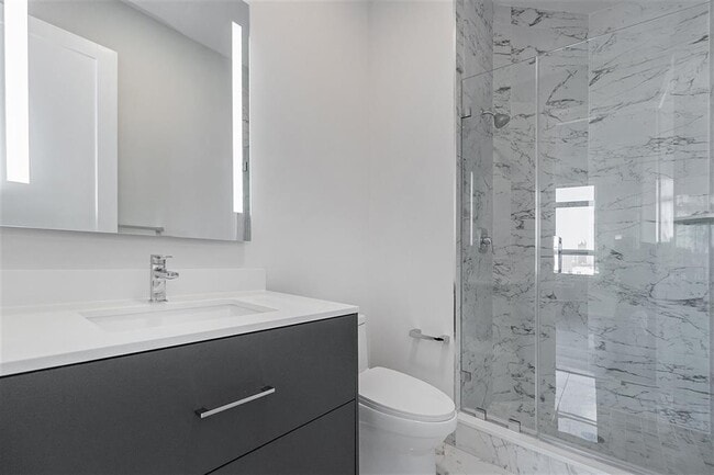 Building Photo - 119 Peter St