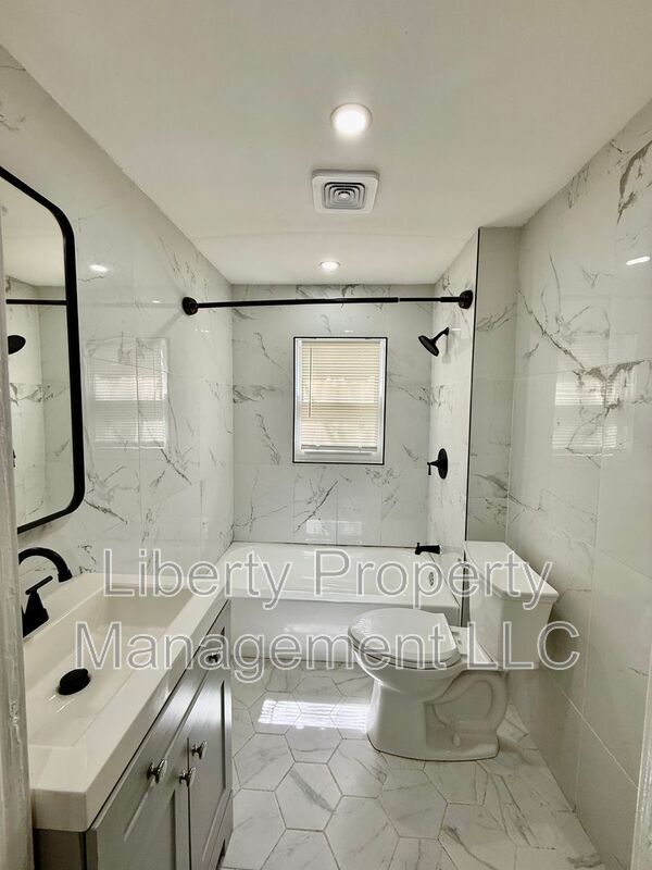 Building Photo - 1628 Murchison Rd