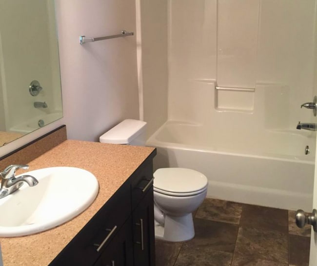 Building Photo - 3 Bed 2 Bath Twin Home