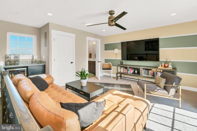 Building Photo - 3613 Fleet St