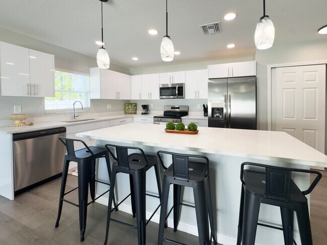 Building Photo - 6819 San Bruno Dr