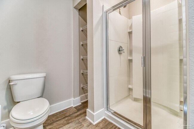 Building Photo - 1528 Farragut Way