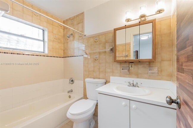 Building Photo - 1048 NW 32nd Pl