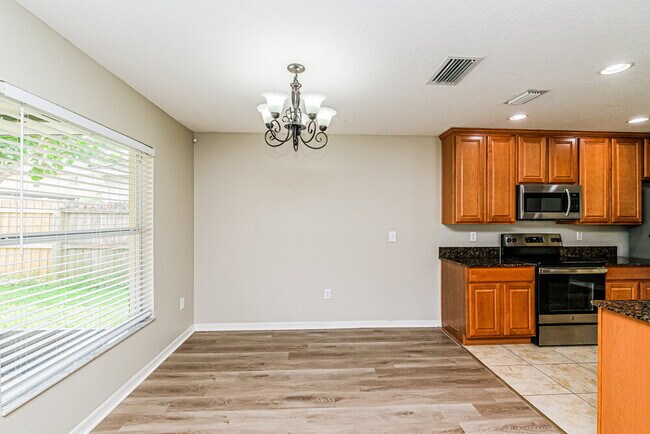 Building Photo - 3348 Thistledown Ln