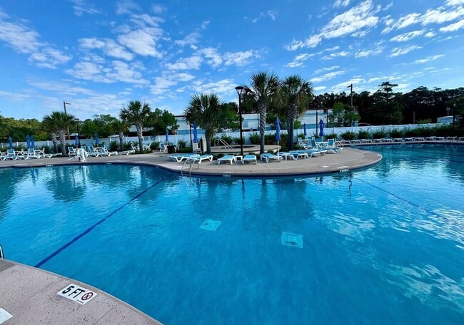 Building Photo - Upscale Townhome in Market Common! MOVE-IN READY!