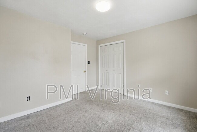 Building Photo - 1310 Hoover Ave