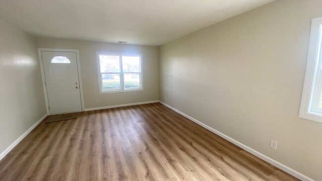 Building Photo - Beautiful 3 Bedroom Home Available after J...