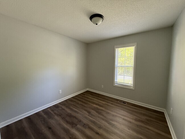 Building Photo - 1112 Amber Acres Ln