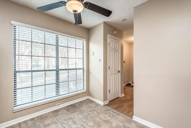 Building Photo - 2 Bedroom/2.5 Bath Spacious Condo in West ...
