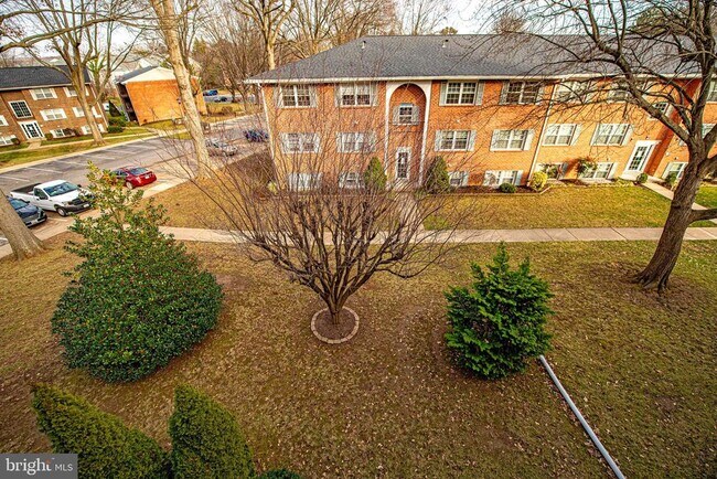 Building Photo - 211 Crocker Dr