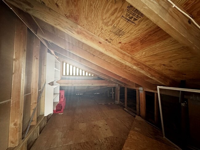 Building Photo - Small Pet Friendly Kailua Apartment with Window AC.