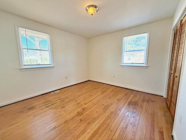 Building Photo - 3 Bedroom Brick Rancher in North Chesterfield