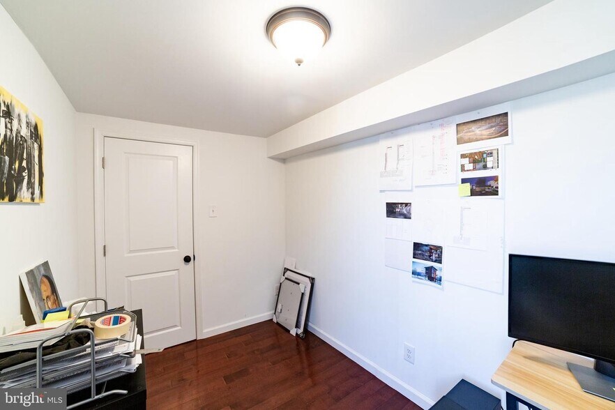 Building Photo - 1224 N Randolph St