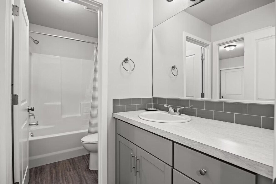 Building Photo - 5324 Remington Dr