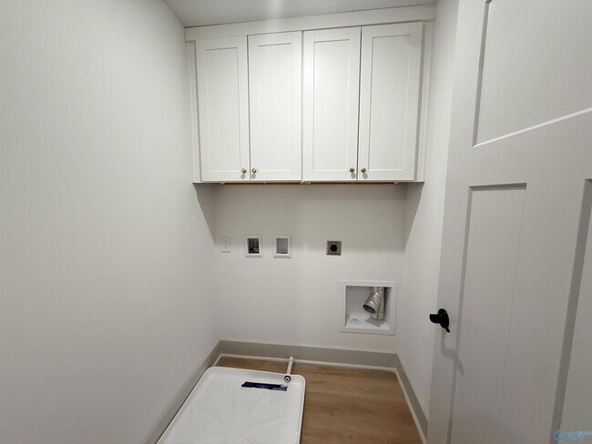 Building Photo - 18 Whispering Oak Dr SW