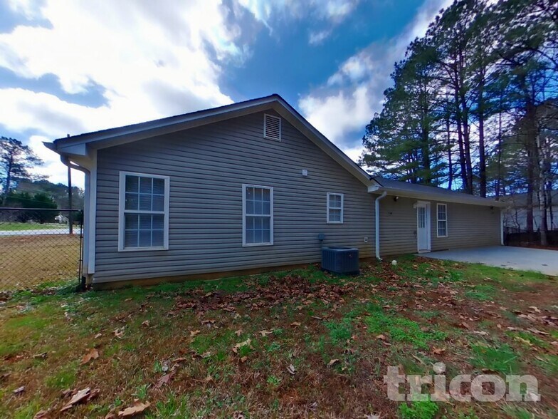 Building Photo - 621 Southern Trace Crossing