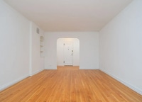Building Photo - Charming Studio 1-Bedroom Apartment