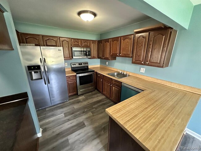 Building Photo - 20828 W Glen Haven Cir