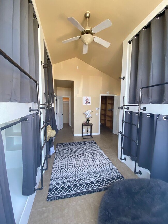 Building Photo - 6631 Del Playa Dr