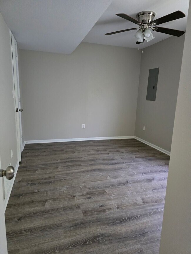 Building Photo - 1505-1507 Greensboro Dr