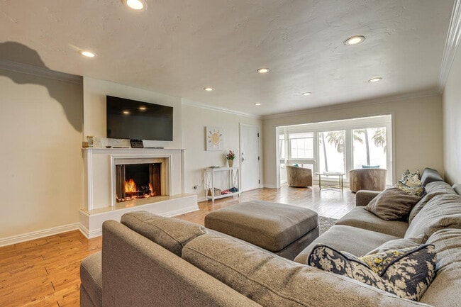 Building Photo - 1039 Coast Blvd