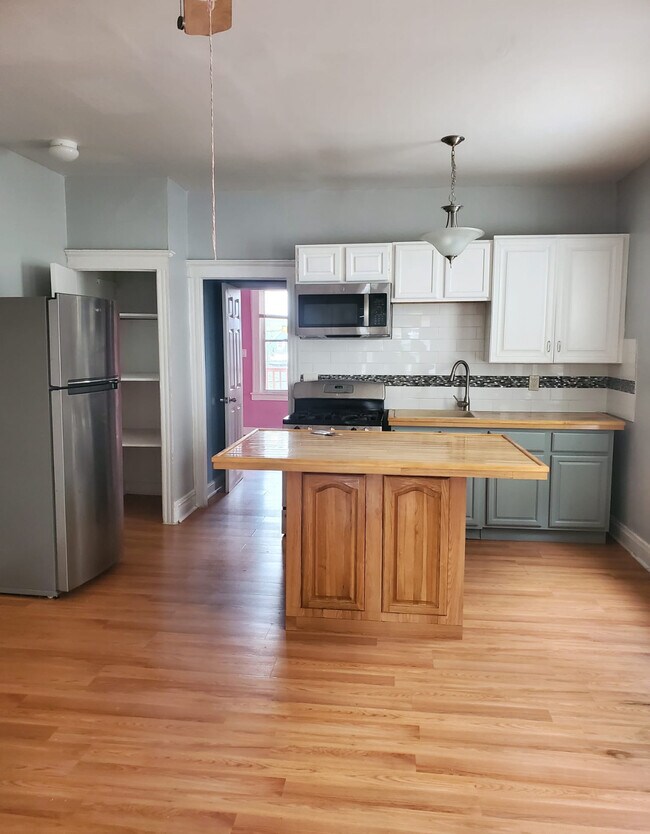 Building Photo - 28 Schuyler Ter