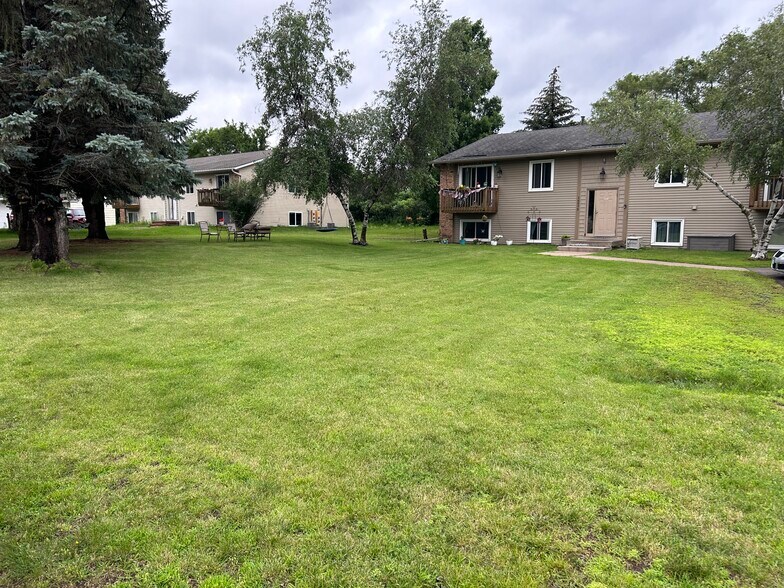 Large front lawn (shared) - 16075 Joplin Ave