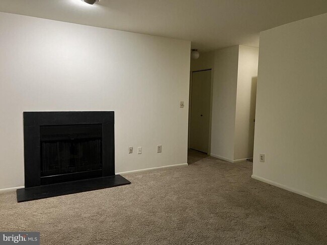 Building Photo - 8729 Sheridan Farms Ct