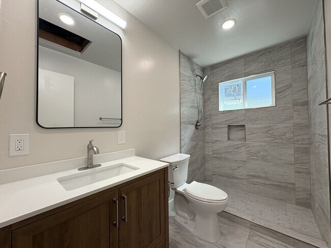 Building Photo - Modern Oasis in the Heart of Los Altos – U...